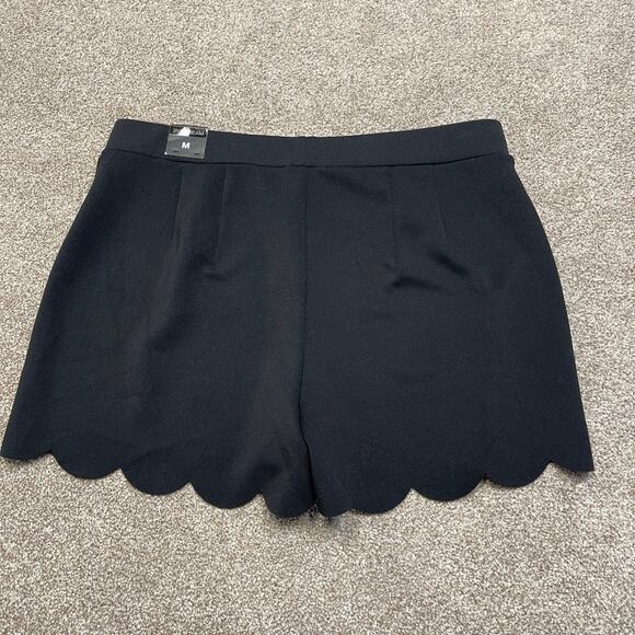 Express Scalloped Scallop Hem black Shorts Size Medium nwt - Picture 1 of 12